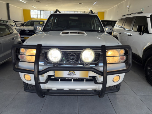 Nissan Np 300 D/cab 2.5 diesel 4x4 M/t in Namibia