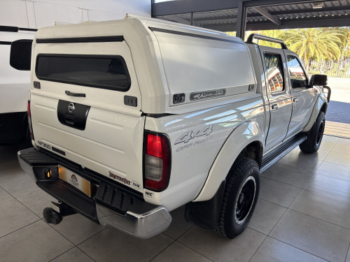 Nissan Np 300 D/cab 2.5 diesel 4x4 M/t in Namibia