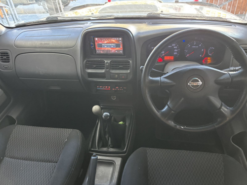 Nissan Np 300 D/cab 2.5 diesel 4x4 M/t in Namibia