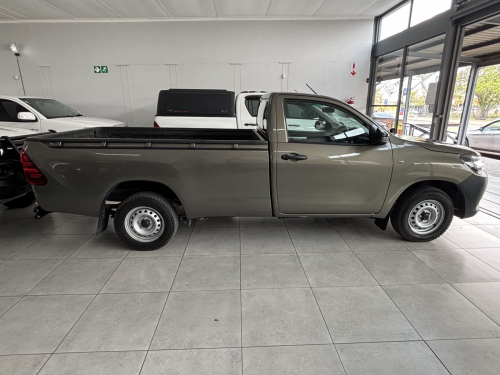 Toyota Hilux 2.0 VVTI 2x4 S/cab in Namibia