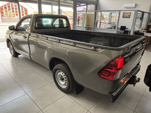 Toyota Hilux 2.0 VVTI 2x4 S/cab in Namibia