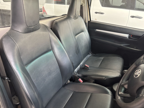 Toyota Hilux 2.0 VVTI 2x4 S/cab in Namibia