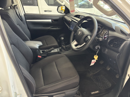Toyota Hilux D/cab 2.4 M/t 2x4 in Namibia
