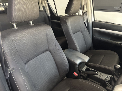 Toyota Hilux D/cab 2.4 M/t 2x4 in Namibia