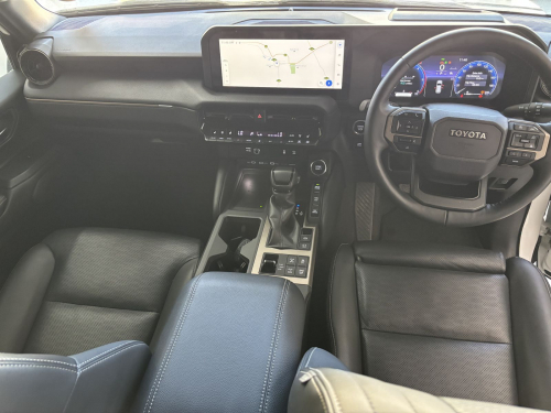Toyota Prado VX- R 2.8 A/T 4X4 in Namibia
