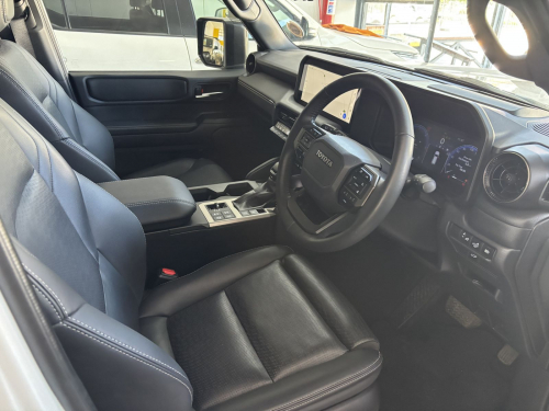 Toyota Prado VX- R 2.8 A/T 4X4 in Namibia