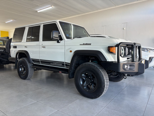 Toyota Land Cruiser 76 series 2.8 Gd6 Vx A/t in Namibia