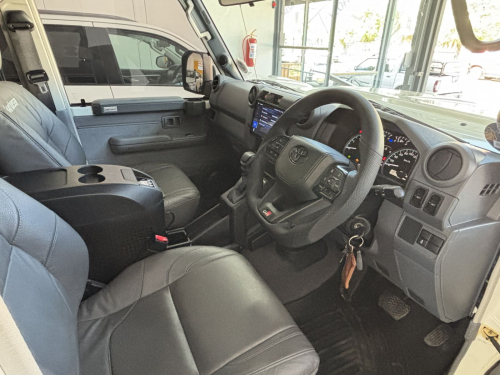Toyota Land Cruiser 76 series 2.8 Gd6 Vx A/t in Namibia
