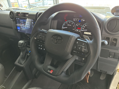 Toyota Land Cruiser 76 series 2.8 Gd6 Vx A/t in Namibia
