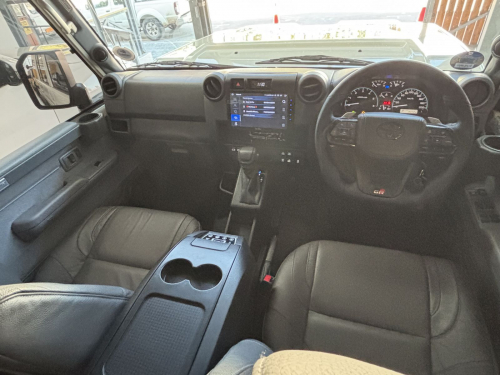 Toyota Land Cruiser 76 series 2.8 Gd6 Vx A/t in Namibia