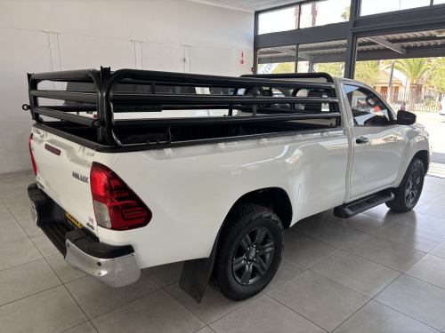Toyota Hilux 2.4 S/cab 4x4 M/t in Namibia