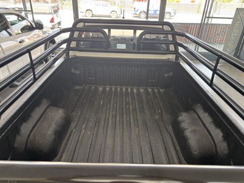 Toyota Hilux 2.4 S/cab 4x4 M/t in Namibia