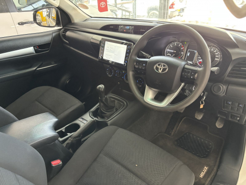 Toyota Hilux 2.4 S/cab 4x4 M/t in Namibia