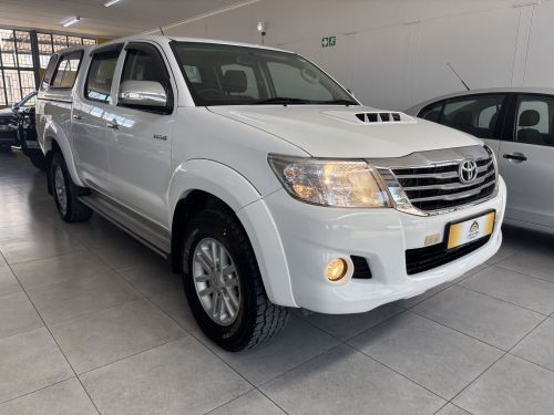 Pre-owned Toyota Hilux Raider 3.0 D4d 4x4 A/t d/cab for sale in 