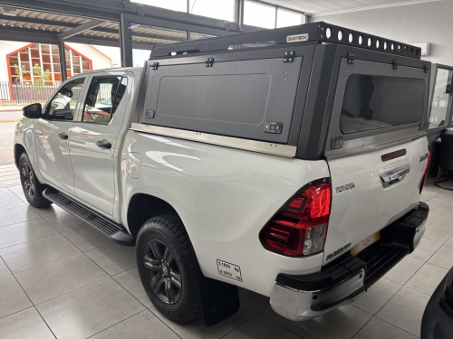 Toyota Hilux 2.4 R/B D/cab 2x4 M/t in Namibia