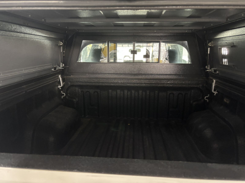 Toyota Hilux 2.4 R/B D/cab 2x4 M/t in Namibia