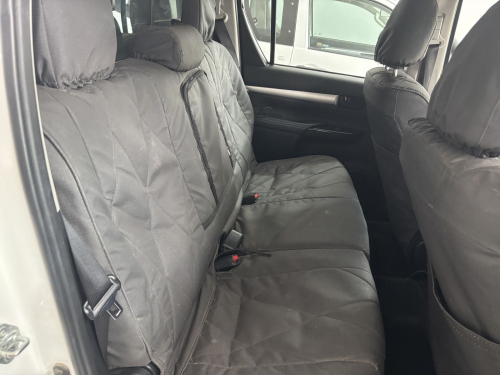 Toyota Hilux 2.4 R/B D/cab 2x4 M/t in Namibia