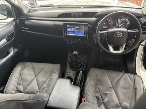 Toyota Hilux 2.4 R/B D/cab 2x4 M/t in Namibia