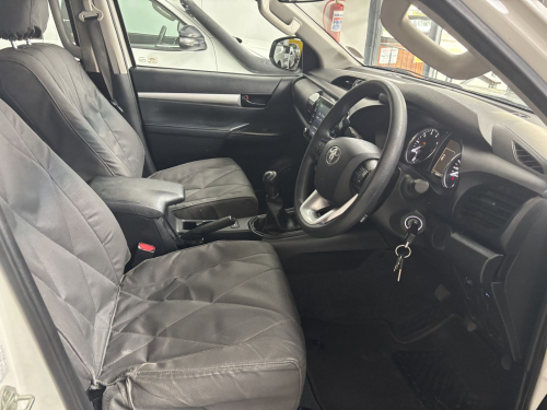 Toyota Hilux 2.4 R/B D/cab 2x4 M/t in Namibia