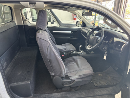 Toyota Hilux Ex/cab 2.8 2x4 A/t in Namibia