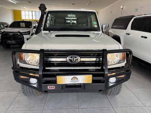 Toyota Land cruiser D/cab 4.5 V8 Diesel in Namibia
