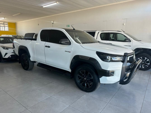 Toyota Hilux Legend 2.8 Ex/cab 2x4 M/t in Namibia