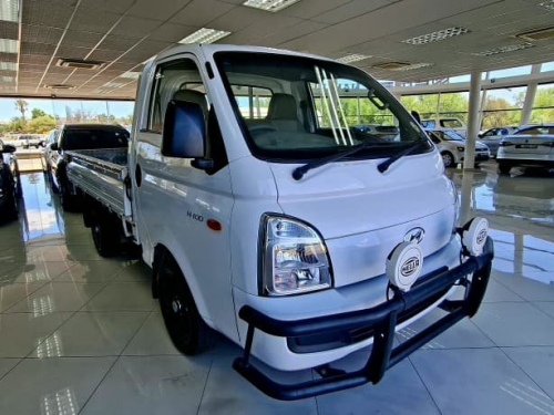 Hyundai H100 2.6D A/C MT in Namibia