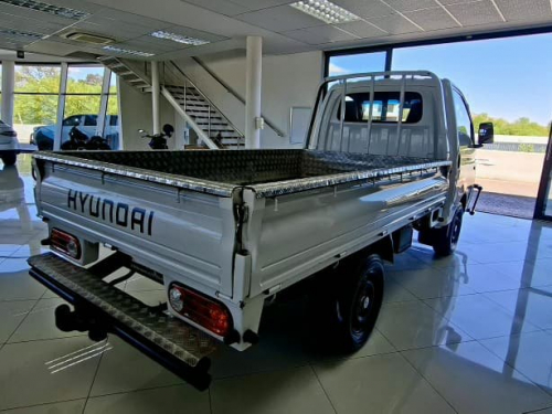 Hyundai H100 2.6D A/C MT in Namibia