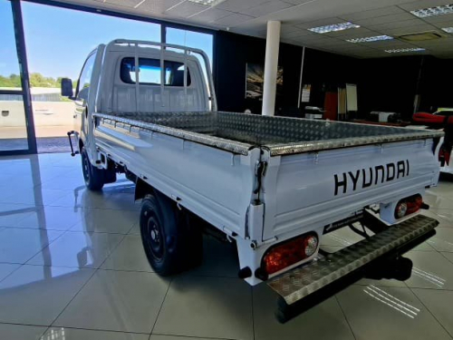 Hyundai H100 2.6D A/C MT in Namibia