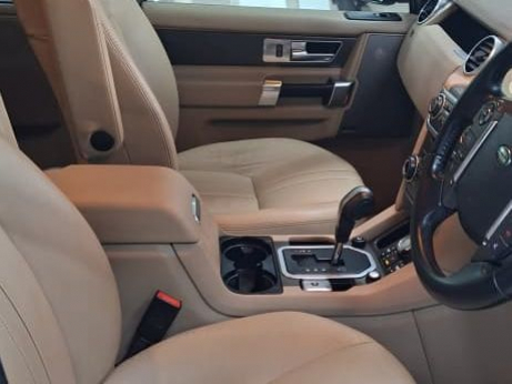 Land Rover Discovery 4 3.0 TD/SD V6 SE AT in Namibia