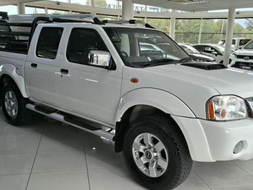 Nissan Np 300 2.5D D/C 4x4 MT in Namibia