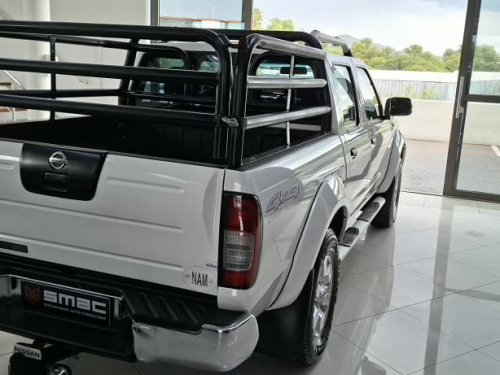Nissan Np 300 2.5D D/C 4x4 MT in Namibia