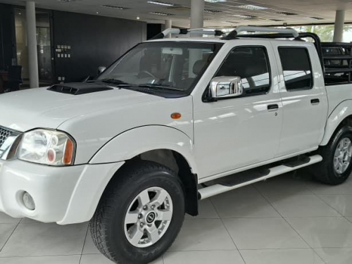 Used Nissan Np 300 2.5D D/C 4x4 MT for sale in Windhoek