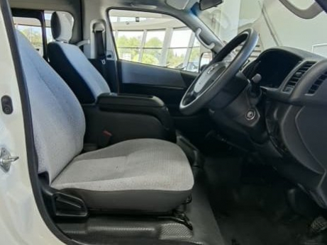 Toyota Quantum Hiace 2.5 D-4D GL 14 Seat MT in Namibia