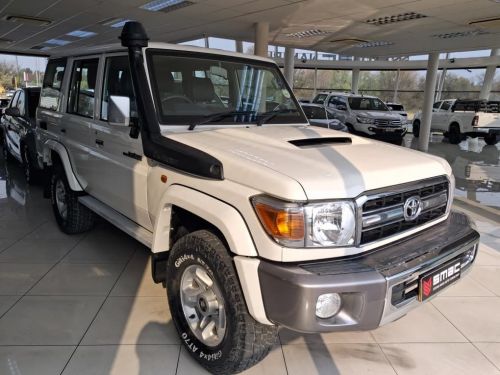 Toyota Land Cruiser 76 4.5D V8 SW in Namibia