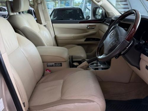 Lexus LX 570 V8 4x4 AT in Namibia