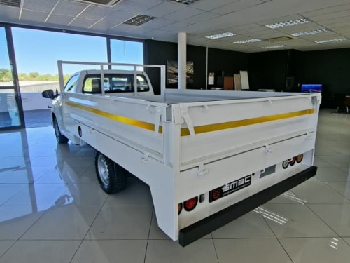 Toyota Hilux 2.0 VVTI A/C MT in Namibia
