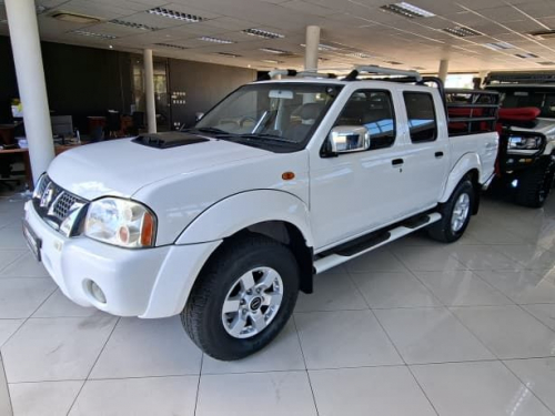 Used Nissan Np 300 2.5D D/C 4x4 MT for sale in Windhoek