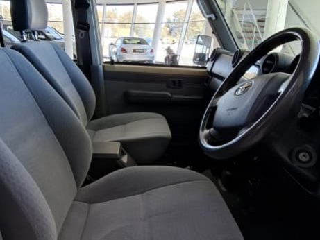 Toyota Land Cruiser 79 4.5D DCab V8 MT in Namibia