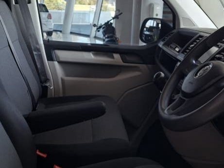 Volkswagen T6 Crewbus 2.0 TDI SWB 103KW 4Mot MT in Namibia