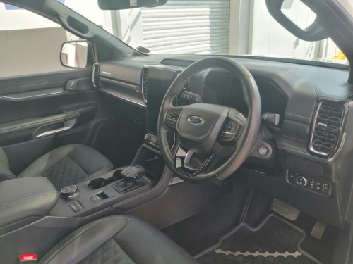Ford EVEREST 30 V6 PLATINUM 4X4 10SP A/T in Namibia