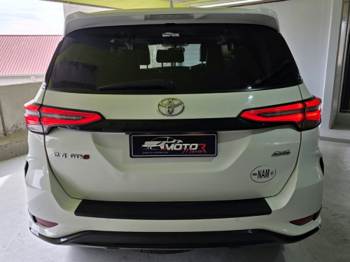 Toyota Fortuner 2.4GD-6 4x4 A/T in Namibia