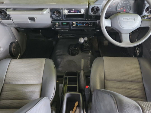 Toyota Landcruiser 4.5 Petrol 4x4 S/C in Namibia