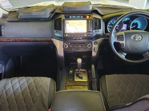 Toyota Landcruiser 200 V8 VX A/T in Namibia
