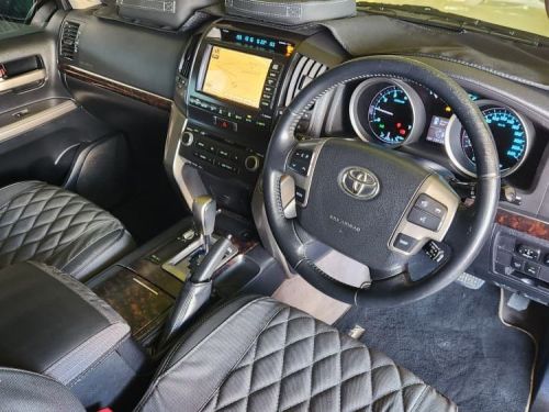 Toyota Landcruiser 200 V8 VX A/T in Namibia