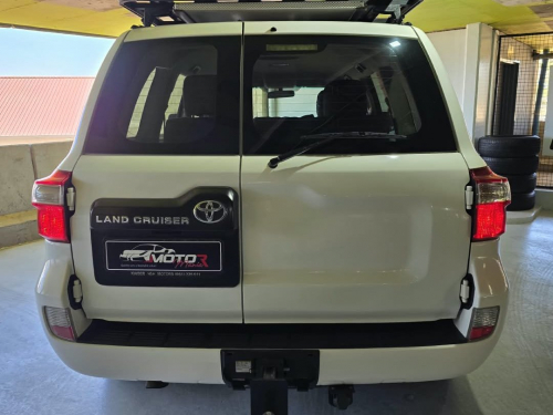 Toyota Landcruiser 200 V8 4.5D GX A/T in Namibia