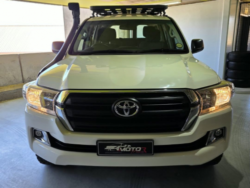 Toyota Landcruiser 200 V8 4.5D GX A/T in Namibia