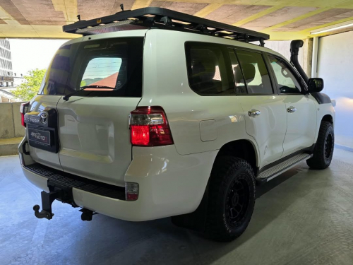 Toyota Landcruiser 200 V8 4.5D GX A/T in Namibia