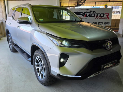Pre-owned Toyota Fortuner 2.4gd-6 4x4 A/T for sale in 
