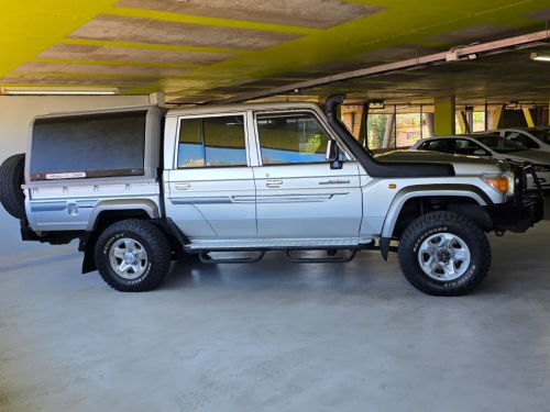Toyota Land Cruiser 79 4.5D V8 4x4 D/C M/T in Namibia
